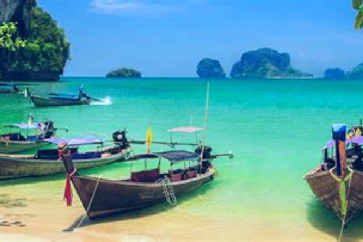 Eleanor, 20 — Escort in Bua Chet, Thailand