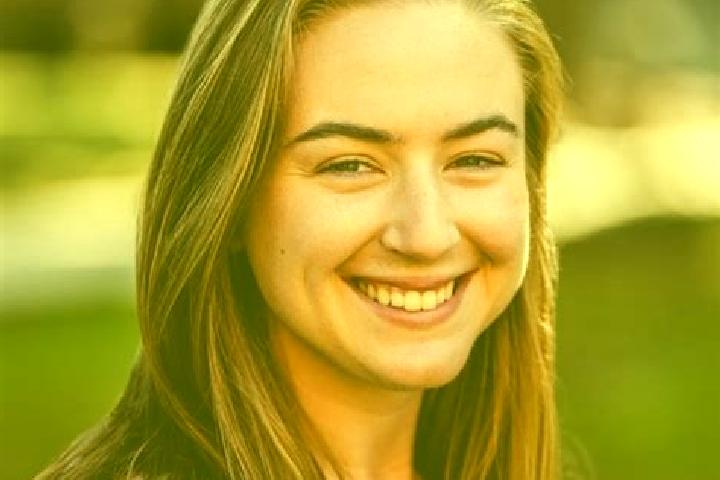 Eleanor, 20 — Escort in Holley, United States