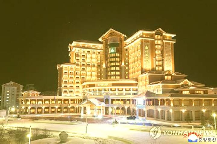 Eleanor, 20 — Escort in Samjiyon-up, North Korea