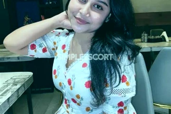 Eleanor, 20 — Escort in Valsad INA, India