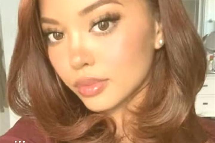 Eleanor, 21, a auburn brown-eyed latina companion based in Priamurskiy. Offering Domination, Couples, Duos. Available for incall and outcall, overnight booki...