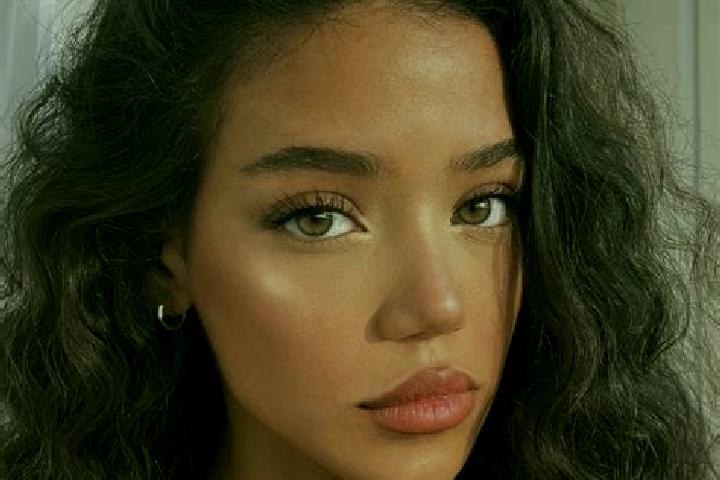 Eleanor, 21, a black brown-eyed mixed companion based in Sarbesti. Offering Overnight, Travel Companion, Domination, Girlfriend Experience, Duos. Available f...