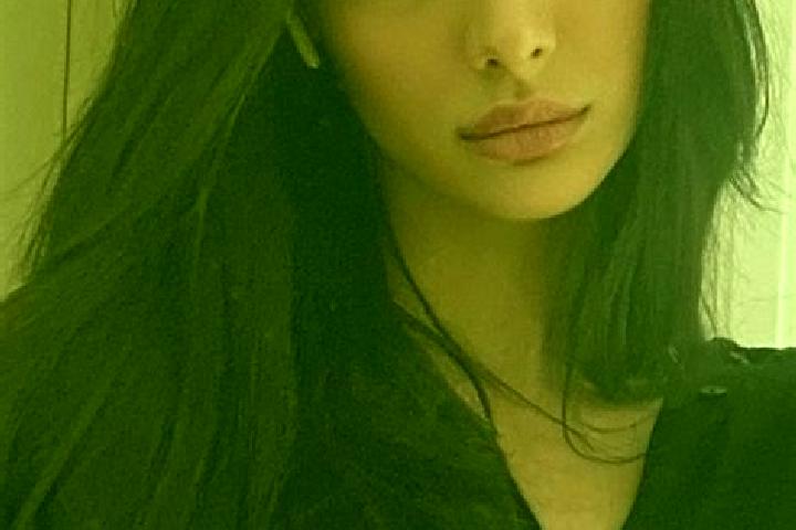 Eleanor, 21, a black green-eyed middle eastern companion based in Dresden. Offering Fetish, A-Level. Available for incall and outcall, day and evening dates.