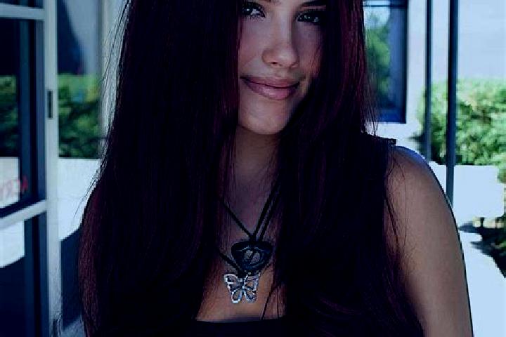 Eleanor, 22, a auburn dark-eyed caucasian companion based in Fili. Offering CIM, Domination, 69. Available for incall and outcall, overnight bookings available.