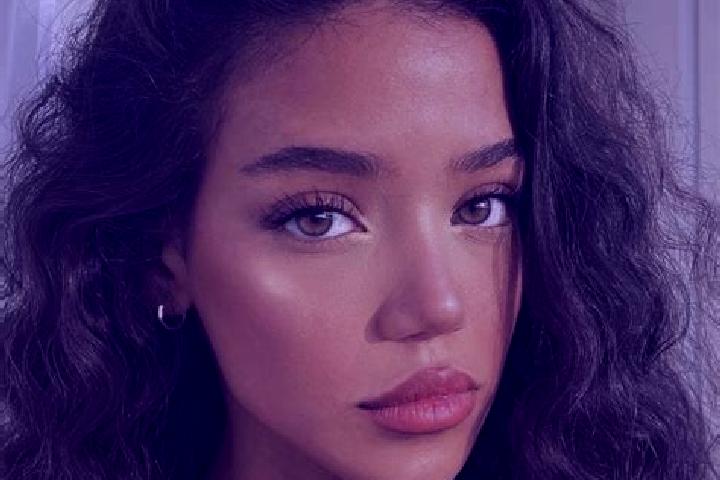 Eleanor, 22, a black brown-eyed mediterranean companion based in Madonna del Pantano. Offering Dinner Date, Prostate Massage, Erotic Massage. Available for i...