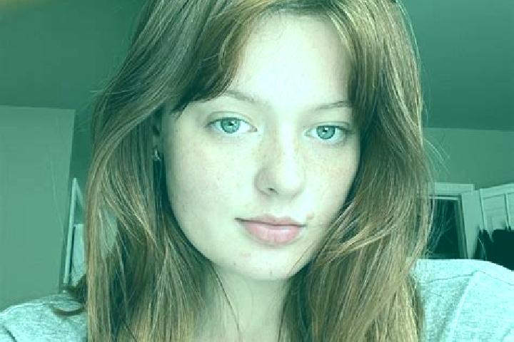 Eleanor, 22, a red grey-eyed indian companion based in Gunungtunggal. Offering CIM, Massage, A-Level, Couples. Available for incall and outcall, day and even...
