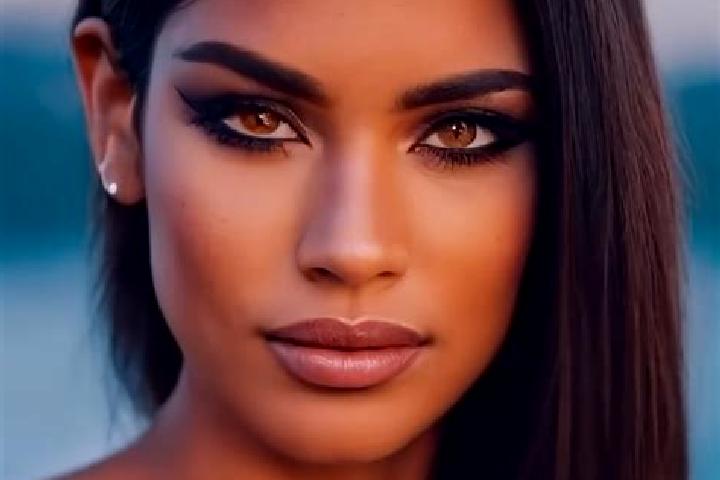 Eleanor, 22, a red hazel-eyed latina companion based in Tzasibiltic. Offering A-Level, 69. Available for incall and outcall, day and evening dates.
