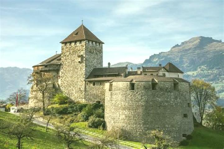 Eleanor, 22 — Escort in Triesenberg, Liechtenstein