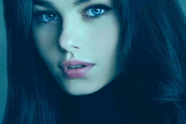 Eleanor, 23, a black dark-eyed slavic companion based in Vernazza. Offering Tantra, GFE. Available for incall and outcall, day and evening dates.