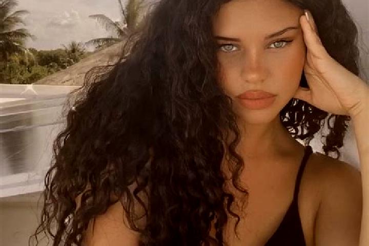 Eleanor, 23, a black grey-eyed latina companion based in Baressa. Offering Tantra, BDSM, Girlfriend Experience, Roleplay. Available for incall and outcall, d...