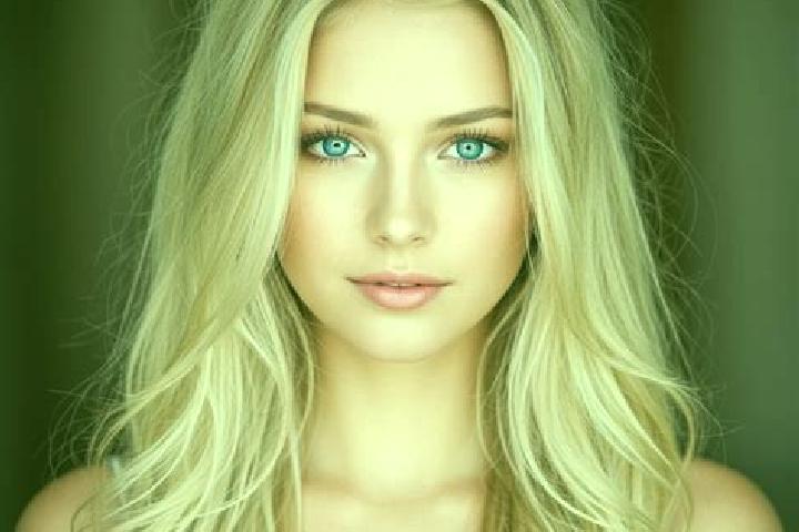 Eleanor, 23, a blonde amber-eyed mixed companion based in Willebroek. Offering CIM, Couples, Duos, GFE. Available for incall and outcall, day and evening dates.