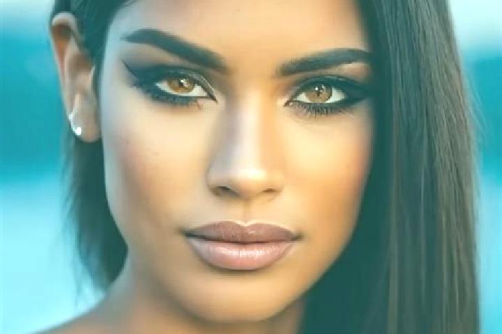 Eleanor, 23, a dark blonde amber-eyed latina companion based in Astwood. Offering Erotic Massage, 69, Massage, Striptease. Available for incall and outcall, ...