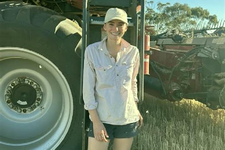 Eleanor, 23 — Escort in Birchip, Australia