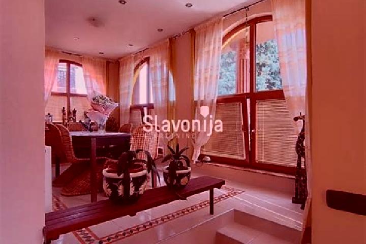 Eleanor, 23 — Escort in Bogdanovci, Croatia