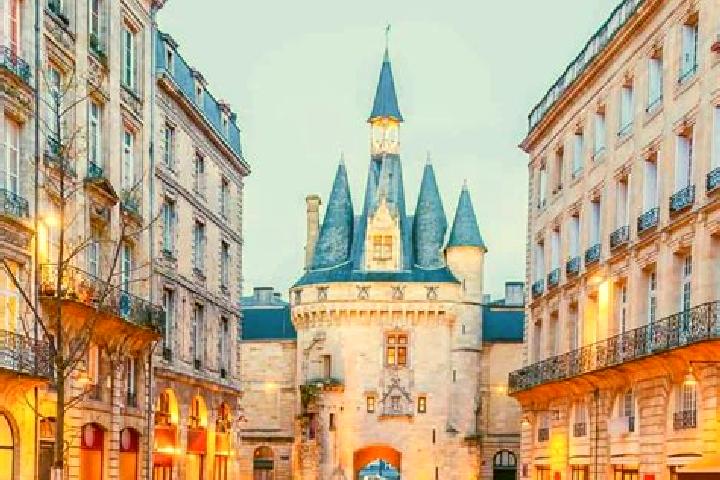 Eleanor, 23 — Escort in Leon, France