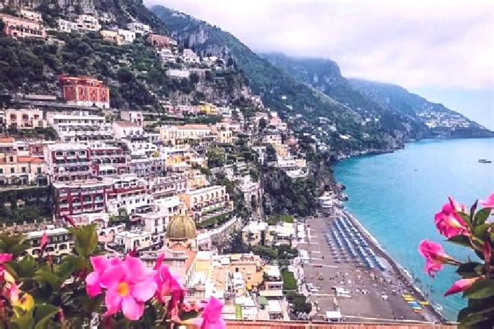 Eleanor, 23 — Escort in Pasiano, Italy