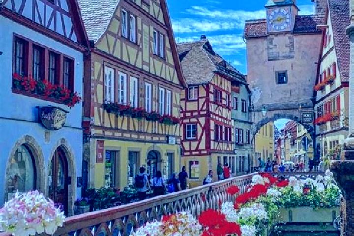 Eleanor, 23 — Escort in Vollmershain, Germany