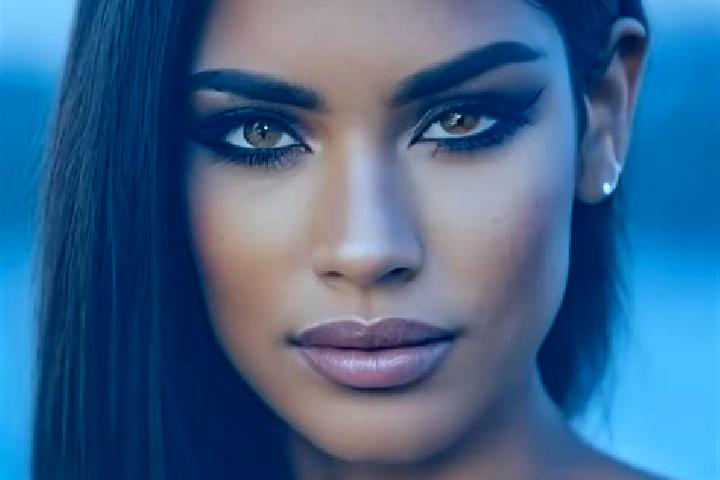Eleanor, 24, a auburn brown-eyed latina companion based in Villa Independencia. Offering Prostate Massage, OWO, Fetish, Roleplay. Available for incall and ou...