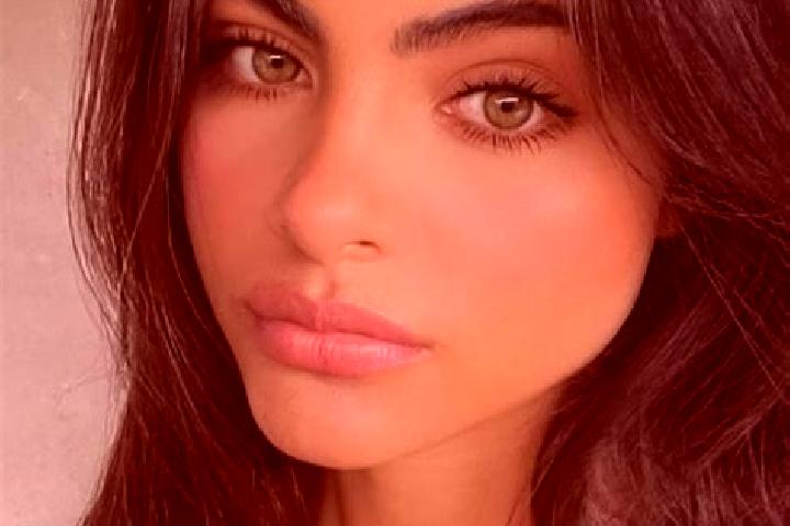 Eleanor, 24, a brunette dark-eyed middle eastern companion based in Akyazi. Offering CIM, OWO, Travel Companion, Domination, Couples. Available for incall an...