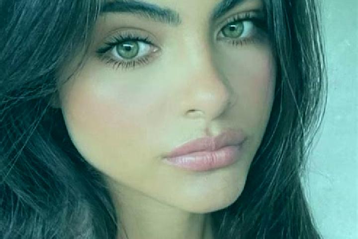 Eleanor, 24, a brunette green-eyed caucasian companion based in Paris 06 Luxembourg. Offering Striptease, Fetish, Deep French Kissing, Erotic Massage, Dinner...