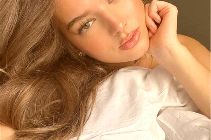 Eleanor, 24, a brunette hazel-eyed latina companion based in Lucay-le-Male. Offering Overnight, Striptease, Dinner Date, Fetish. Available for incall and out...