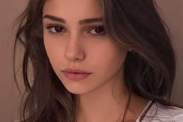 Eleanor, 24, a chestnut dark-eyed slavic companion based in Jonesborough. Offering Couples, BDSM. Available for incall and outcall, day and evening dates.