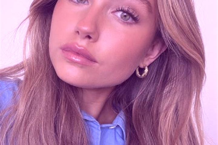 Eleanor, 24, a dark blonde green-eyed european companion based in Mingtong. Offering Deep French Kissing, Travel Companion, Overnight, Massage, Tantra. Avail...