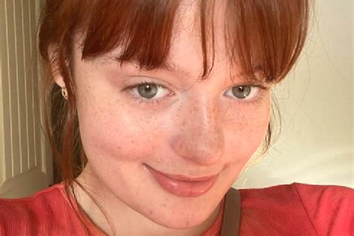 Eleanor, 24, a red blue-eyed mixed companion based in Tahmek. Offering Fetish, Roleplay, Couples. Available for incall and outcall, day and evening dates.