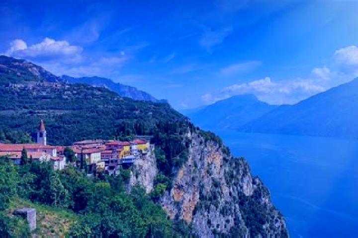 Eleanor, 24 — Escort in Gargnano, Italy