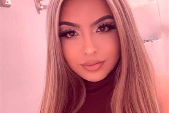 Eleanor, 25, a blonde brown-eyed latina companion based in Gragnano. Offering Erotic Massage, Fetish, Striptease. Available for incall and outcall, day and e...