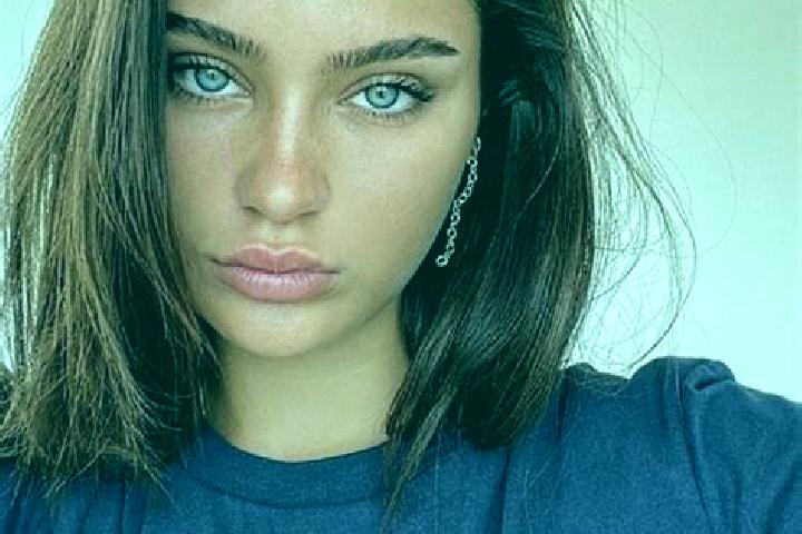 Eleanor, 25, a brunette dark-eyed european companion based in Le Veurdre. Offering Massage, Erotic Massage, Couples, Overnight. Available for incall and outc...