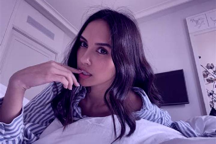 Eleanor, 25, a brunette dark-eyed mixed companion based in Sinapel. Offering BDSM, Roleplay, Travel Companion, Girlfriend Experience, OWO. Available for inca...