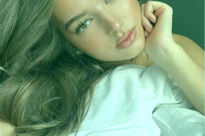 Eleanor, 25, a chestnut grey-eyed latina companion based in Guru Har Sahai. Offering Duos, Deep French Kissing, OWO. Available for incall and outcall, day an...