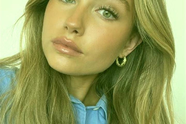 Eleanor, 25, a dark blonde green-eyed caribbean companion based in Leinster. Offering Prostate Massage, Party Girl, GFE, OWO. Available for incall and outcal...