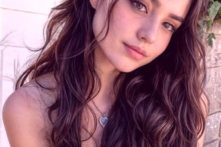 Eleanor, 25, a red hazel-eyed mediterranean companion based in Bom Jesus do Sul. Offering OWO, Overnight, CIM. Available for incall and outcall, day and even...