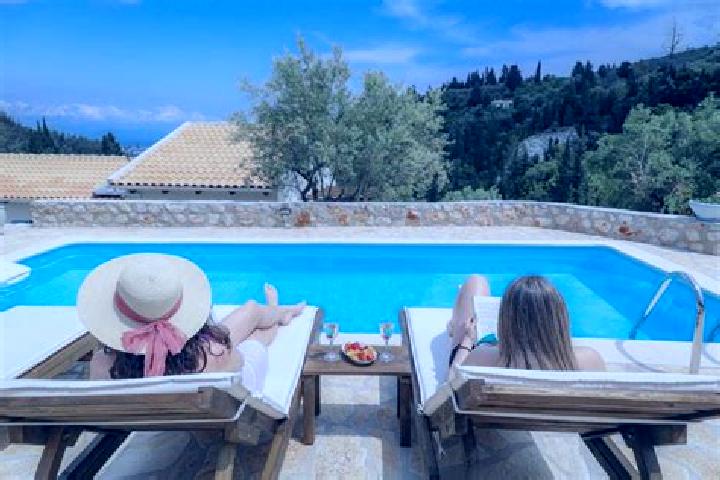 Eleanor, 25 — Escort in Apolpaina, Greece