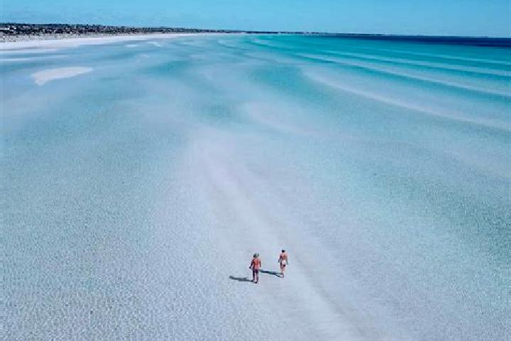 Eleanor, 25 — Escort in Clifton Beach, Australia