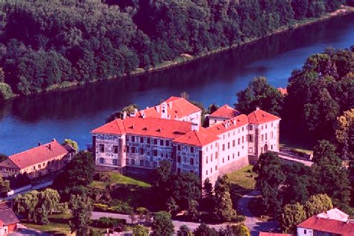 Eleanor, 25 — Escort in Nelahozeves, Czech Republic