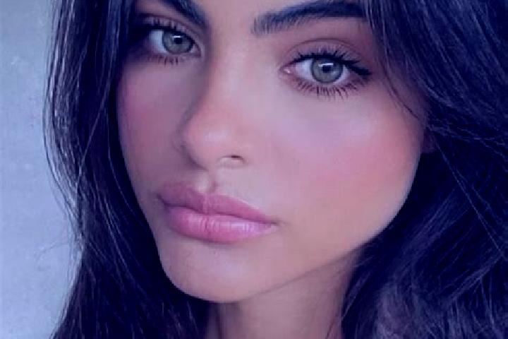 Eleanor, 26, a chestnut hazel-eyed indian companion based in Markt Schwaben. Offering Fetish, GFE, Couples. Available for incall and outcall, day and evening...