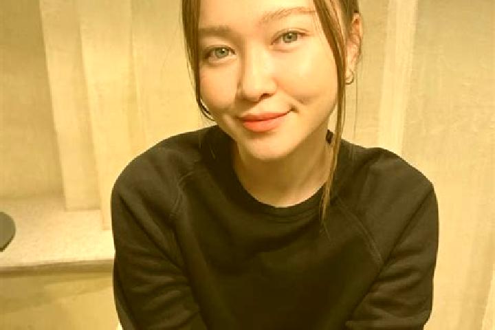 Eleanor, 26, a red blue-eyed asian companion based in Alfredo V. Bonfil (Los Perez). Offering OWO, Girlfriend Experience, 69. Available for incall and outcal...