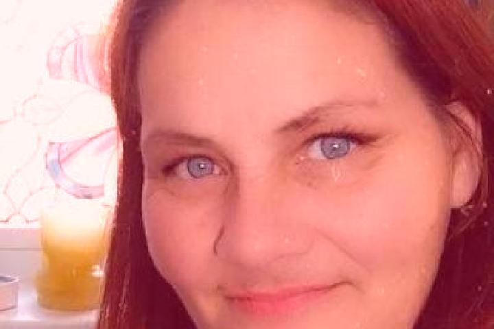 Eleanor, 26, a red green-eyed european companion based in Bassens. Offering OWO, Tantra, Fetish. Available for incall and outcall, day and evening dates.