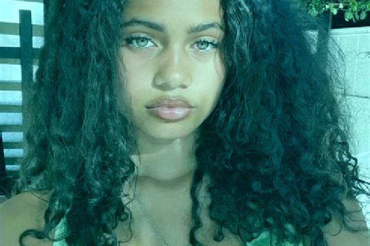 Eleanor, 26, a red green-eyed mixed companion based in Verneuil-en-Halatte. Offering Party Girl, CIM. Available for incall and outcall, day and evening dates.