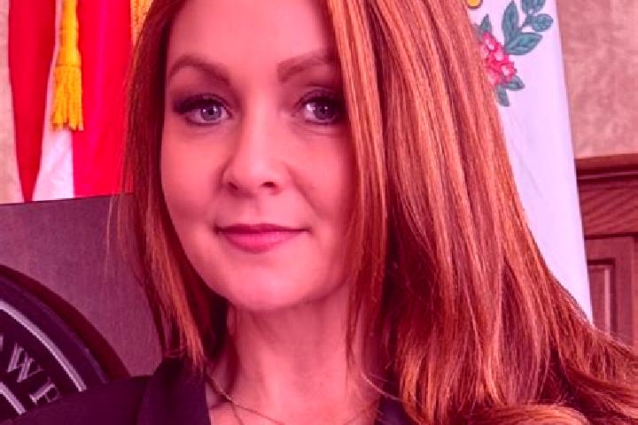 Eleanor, 26 — Escort in Elkview, United States