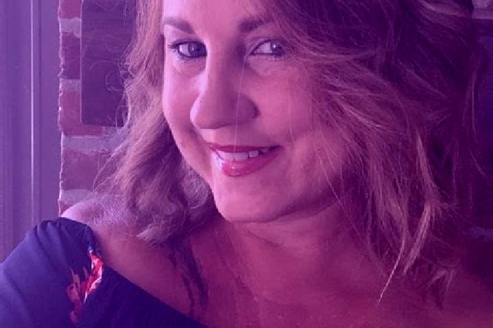 Eleanor, 26 — Escort in Hessmer, United States