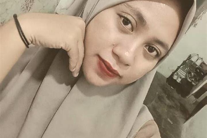 Eleanor, 26 — Escort in Jatirejo, Indonesia
