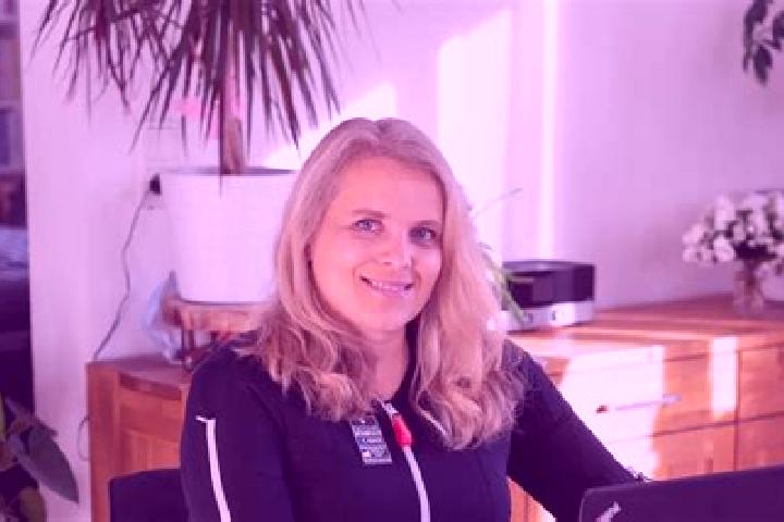 Eleanor, 26 — Escort in Klaeden, Germany