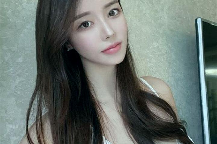 Eleanor, 26 — Escort in Kuanbang, China