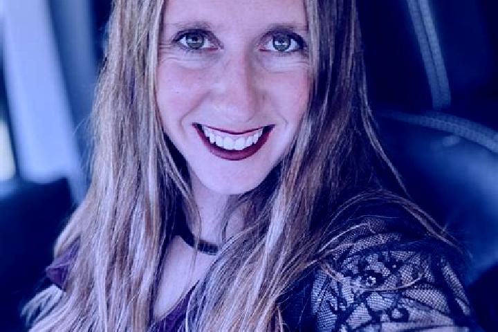 Eleanor, 26 — Escort in Mount Carroll, United States
