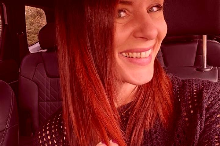 Eleanor, 26 — Escort in Parce, France