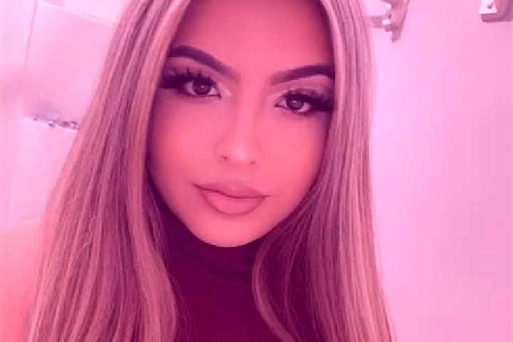 Eleanor, 27, a blonde brown-eyed latina companion based in Tabing. Offering Domination, Fetish, Tantra. Available for incall and outcall, day and evening dates.